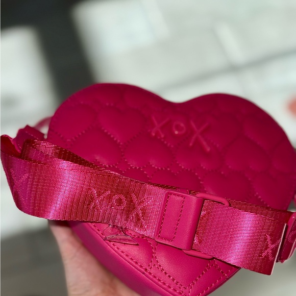 Betsey Johnson XOXO Fuschia Quilted Heart Shape Crossbody Bag with Guitar Strap - Picture 3 of 3
